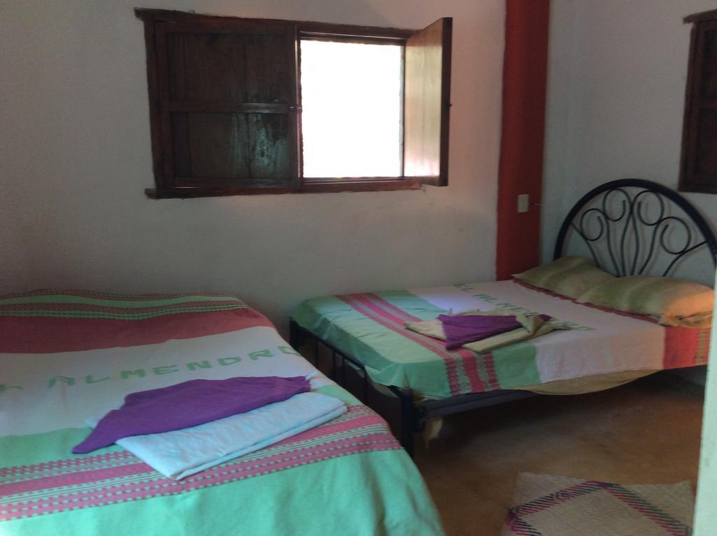 El Almendro Hotell Puerto Ángel Exteriör bild